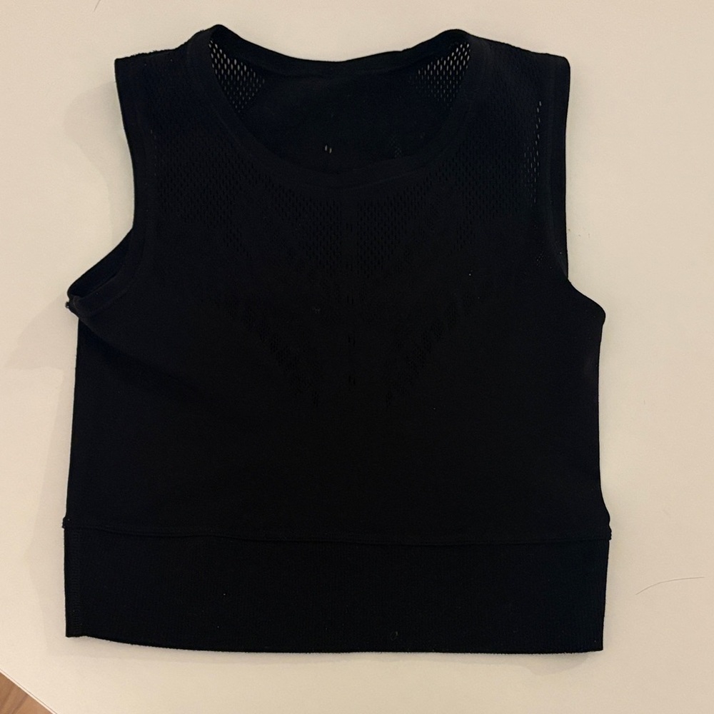 Cropped Black Sleeveless Mesh Workout Top